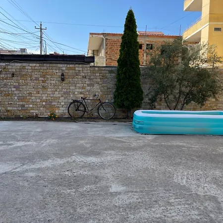 Meka 招待所 Durrës